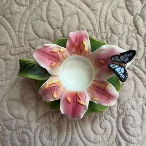 Tealight candle holder